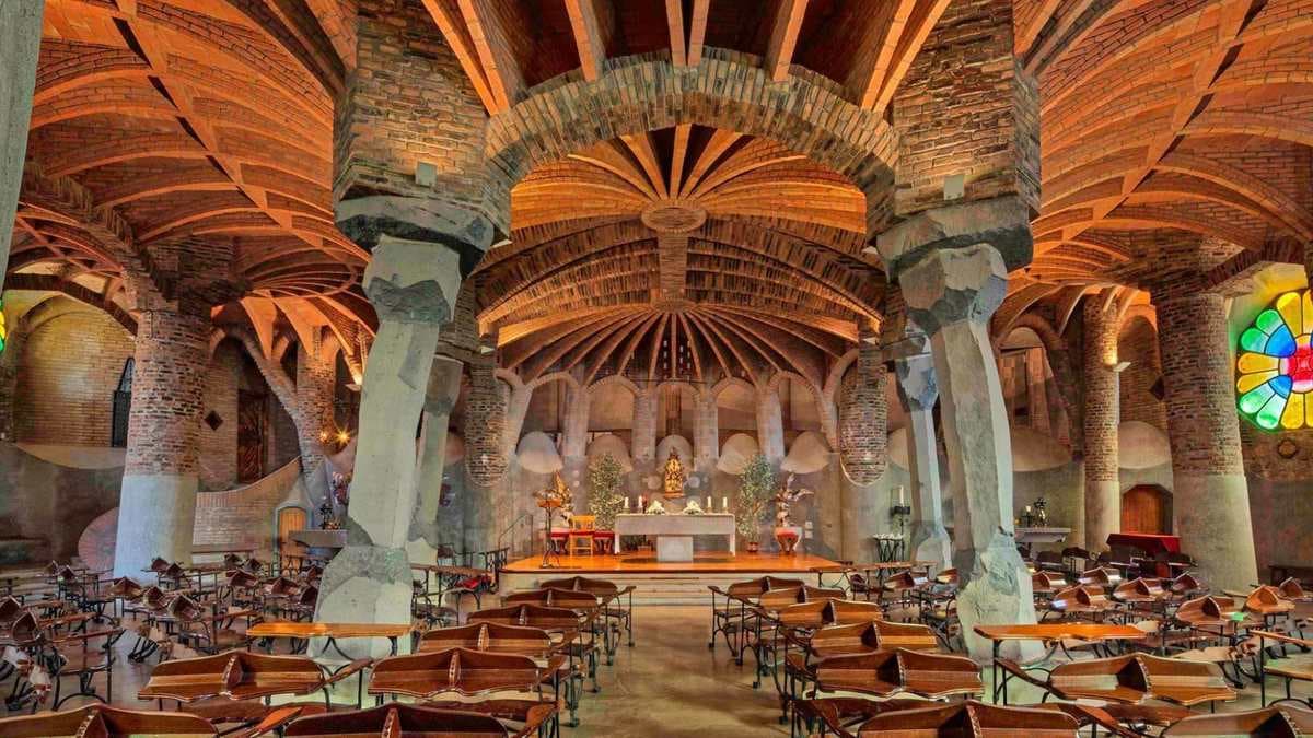 Visita guiada a la Cripta y la Colonia Güell 5