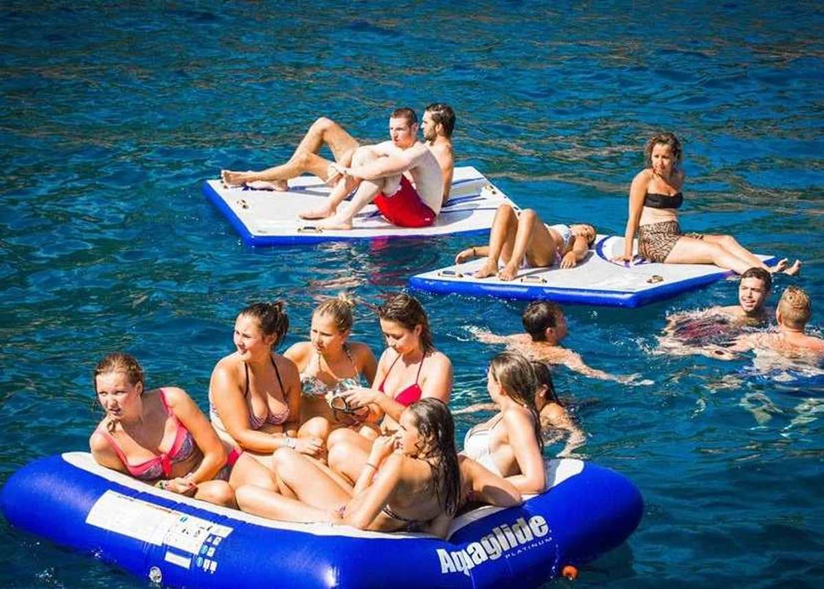 Catamaran Sensation Saturday party 5