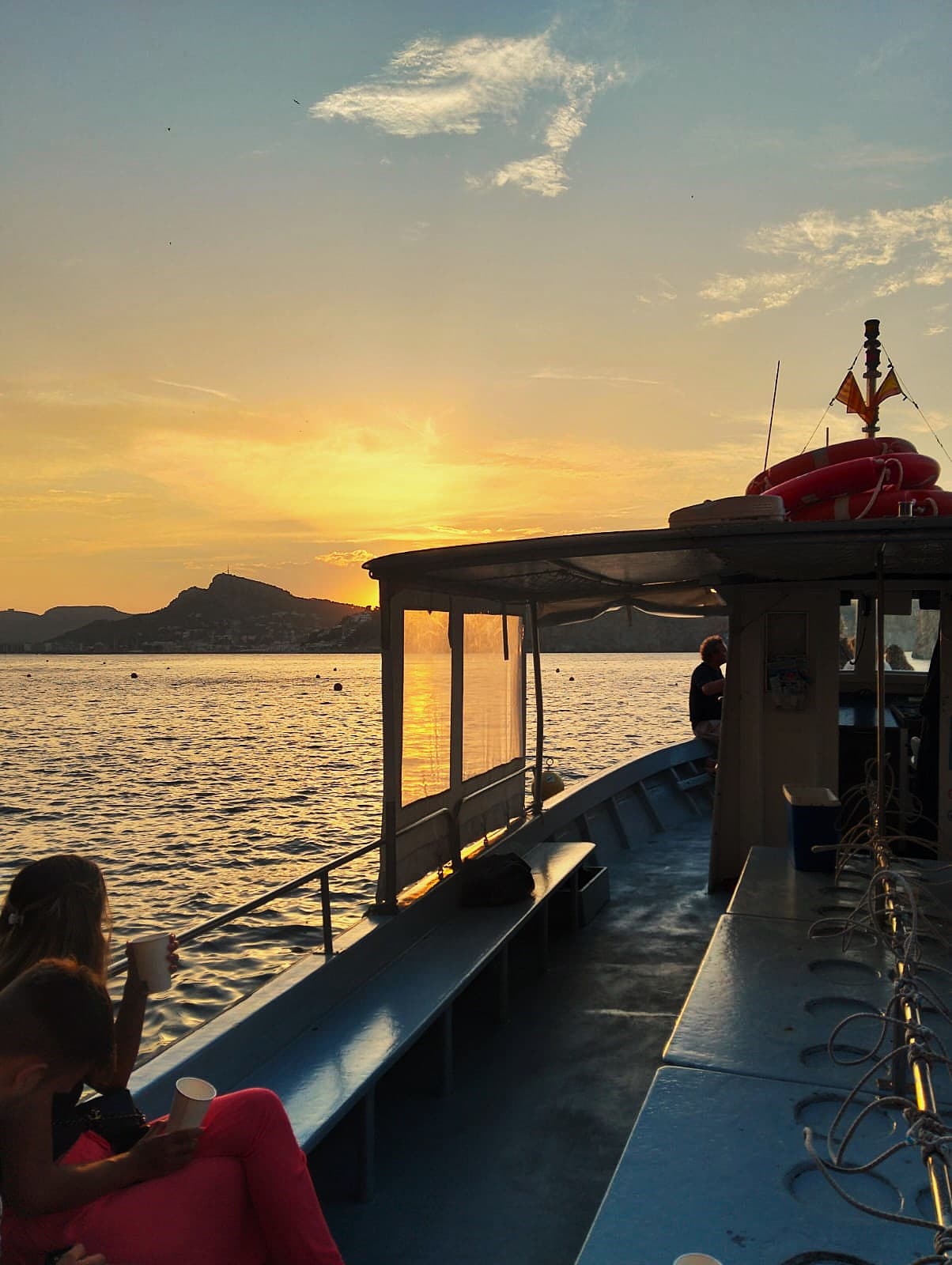 Sunset & Golden Hour: Disfruta de la puesta de sol en las Islas Medas 4