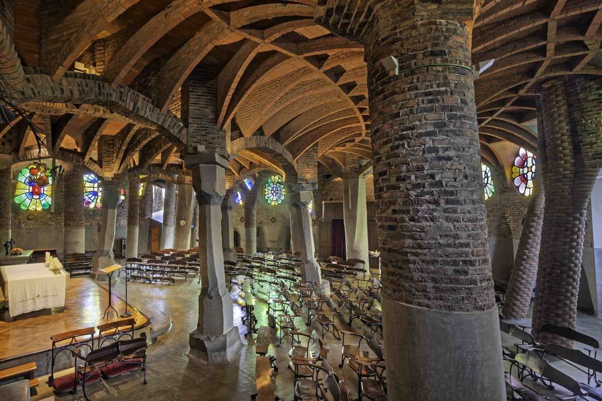 Visita con audioguia a la Cripta Gaudí y a la Colonia Güell 5