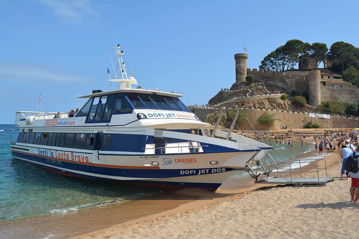 Sail along the Costa Brava from Lloret to Tossa de Mar