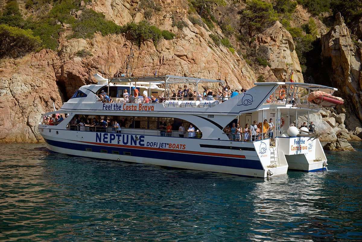 Sail along the Costa Brava from Lloret to Tossa de Mar 4