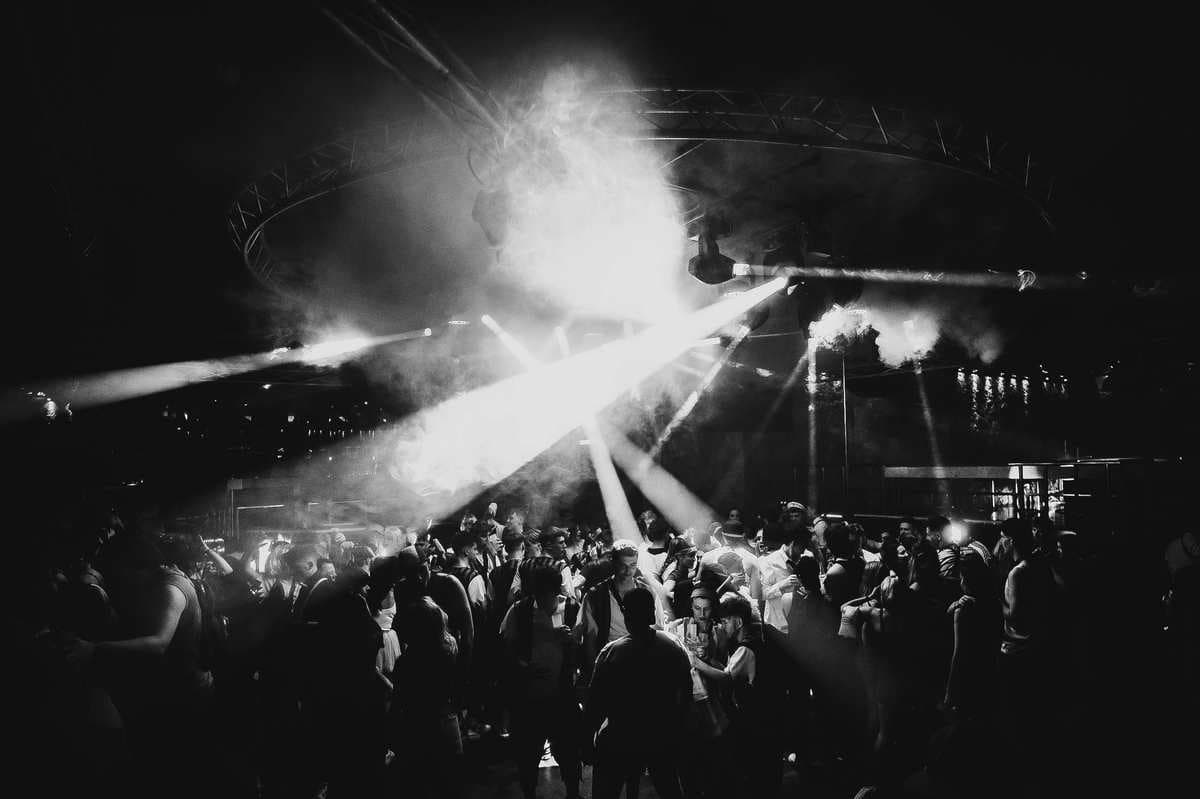 Vive la noche en Revolution 3